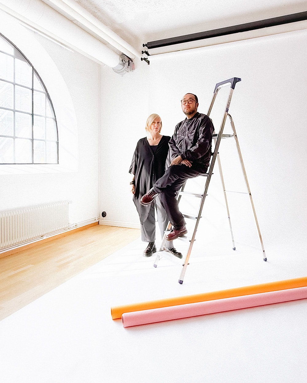 Vi som ansvarar för den dagliga driften är fotograferna Daniel Kwon och Alison De Mars. Med lång erfarenhet inom både kommersiell och konstnärlig fotografi hjälper vi dig att förverkliga din vision.